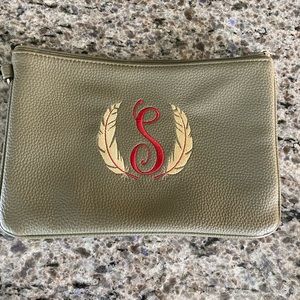 Thirty one clutch,zip up in olive.